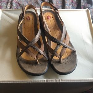 NIB Clarks Unstructured “UnKeel” Sandals size 9